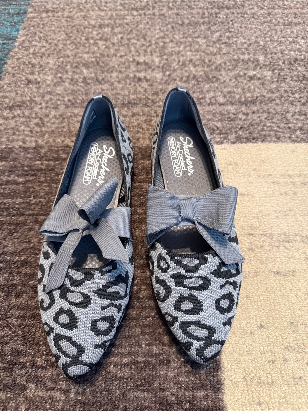 Skechers Gray Leopard Knit Bow Pointed Flats